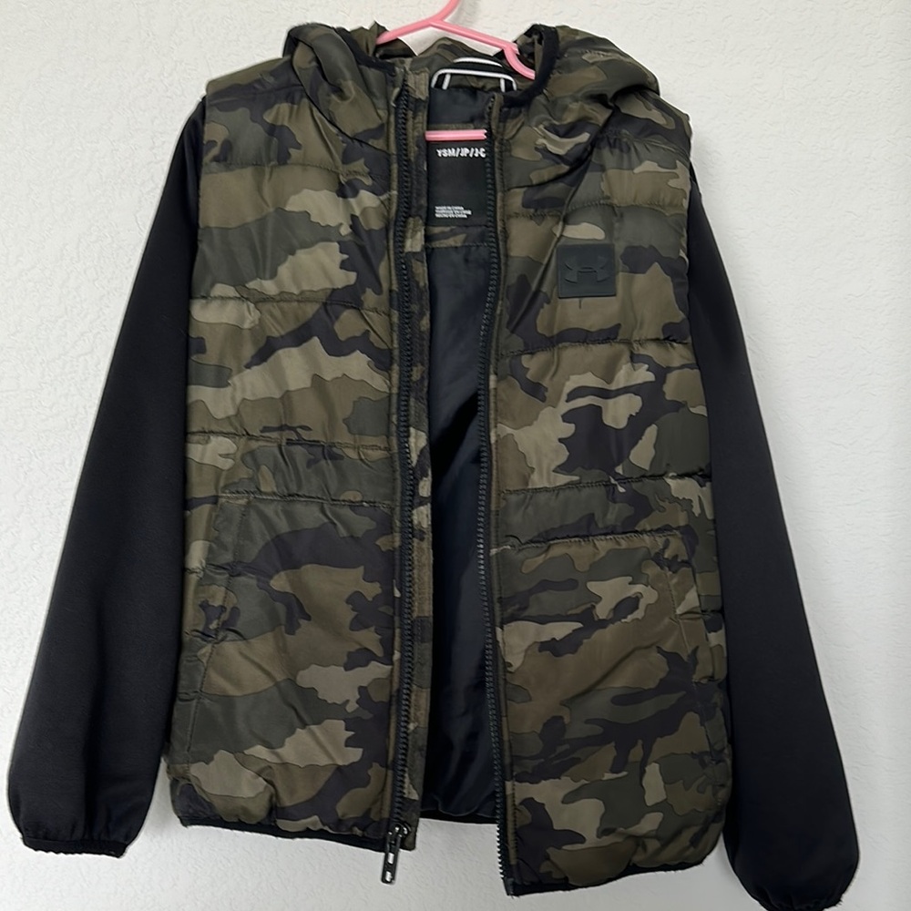 Under Armour Green and Black Puffer Jacket with Quilted Design